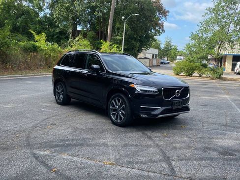 Used 2018 Volvo XC90 T6 Momentum w/ Convenience Package AWD/4WD image 3
