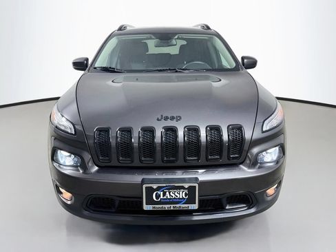 Used 2018 Jeep Cherokee Latitude w/ Altitude Package FWD image 2