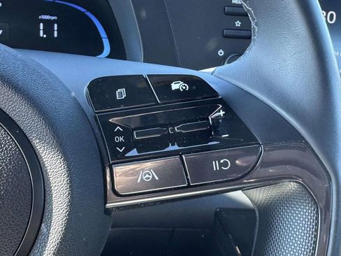 Certified 2025 Hyundai Elantra Sport image 15