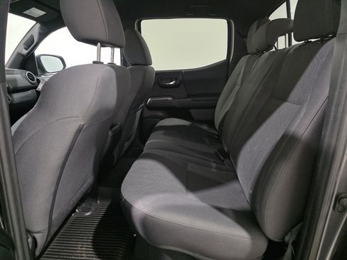 Used 2019 Toyota Tacoma TRD Off-Road image 11