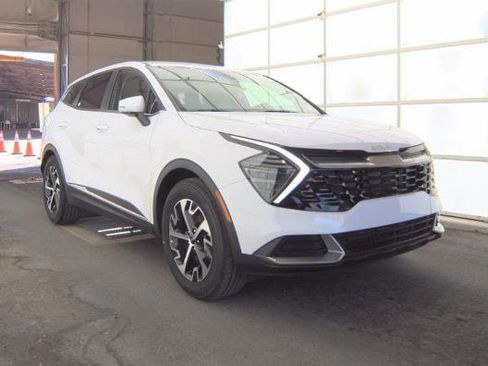 Used 2025 Kia Sportage EX image 3