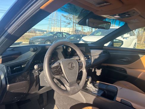 Used 2022 Lexus ES 350 w/ Premium Package image 10