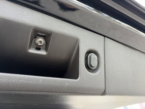 Used 2017 Cadillac Escalade Luxury image 38