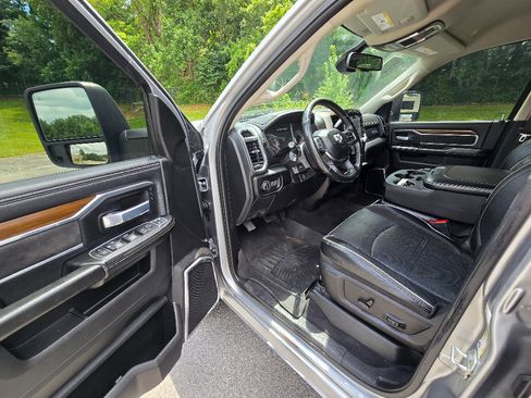 Used 2024 RAM 2500 Laramie AWD/4WD image 10