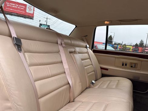 Used 1995 Cadillac De Ville Base 4dr Sedan image 22