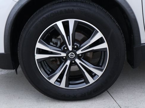 Used 2020 Nissan Rogue SV w/ Premium Package image 8