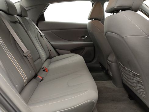Used 2025 Hyundai Elantra SEL FWD image 19