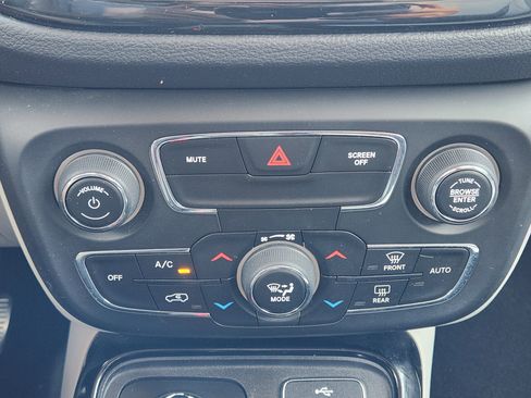 Used 2018 Jeep Compass Limited w/ Navigation Group image 19