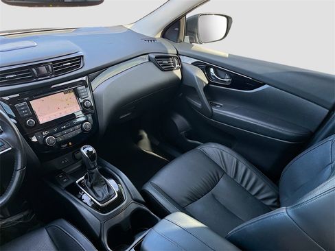 Used 2021 Nissan Rogue Sport SL w/ Premium Package image 24