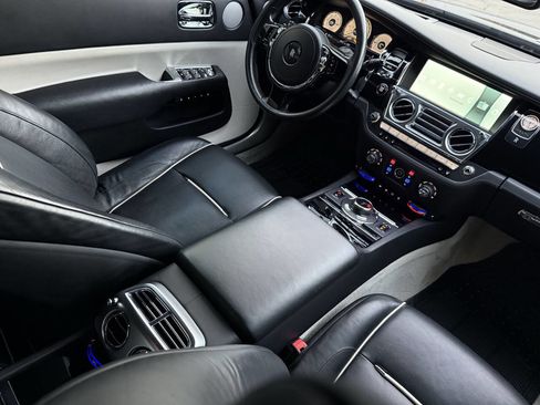 Used 2016 Rolls-Royce Wraith image 24