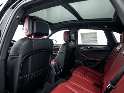 Certified 2026 Porsche Macan AWD/4WD image 22
