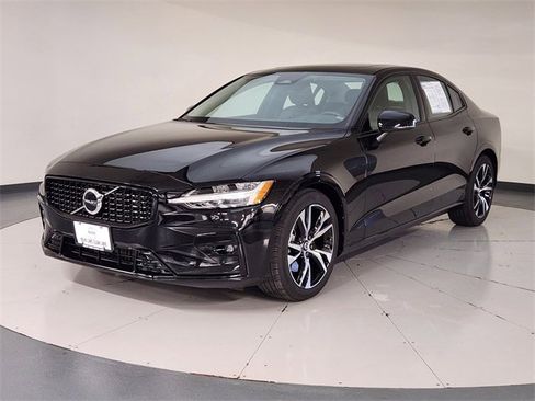 Used 2024 Volvo S60 B5 Core image 1