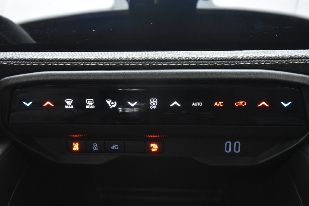 Used 2026 Jeep Cherokee Laredo AWD/4WD image 31