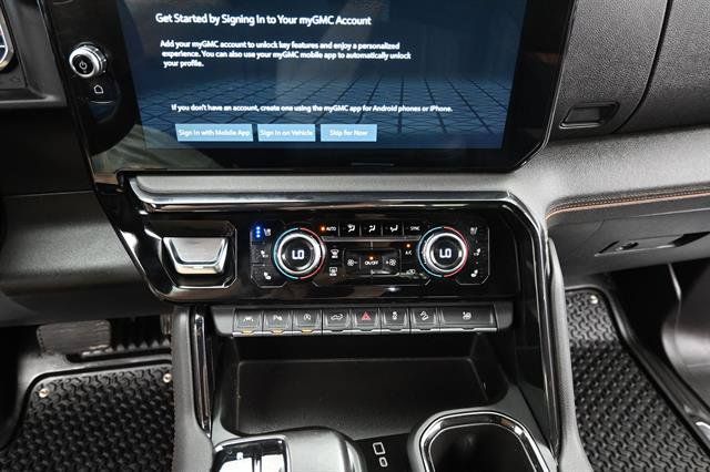 Used 2022 GMC Sierra 1500 AT4 w/ AT4 Premium Package AWD/4WD image 14