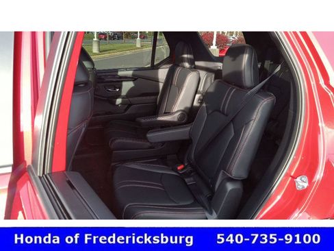 Used 2025 Honda Pilot TrailSport image 41