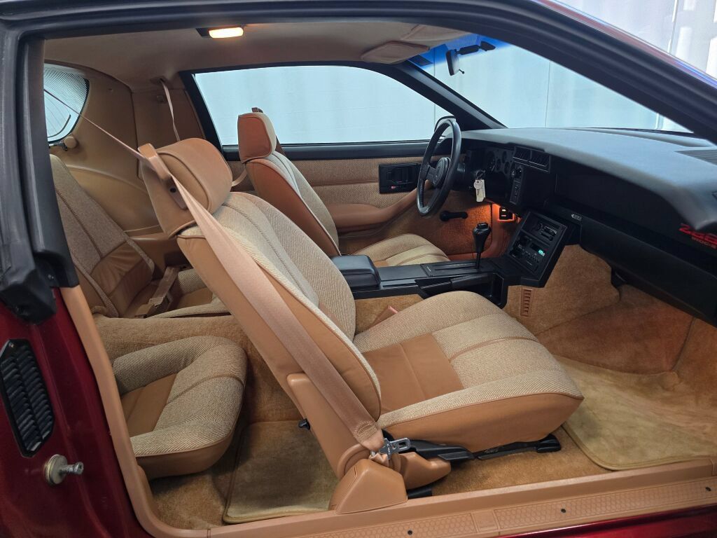 Used 1988 Chevrolet Camaro IROC-Z RWD image 85