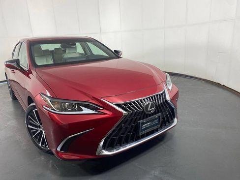 Used 2025 Lexus ES 350 w/ Premium Package FWD image 2