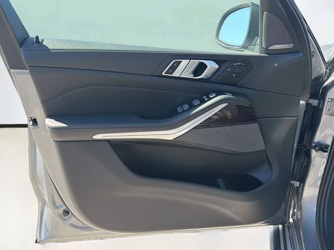Used 2024 BMW X7 xDrive40i image 23