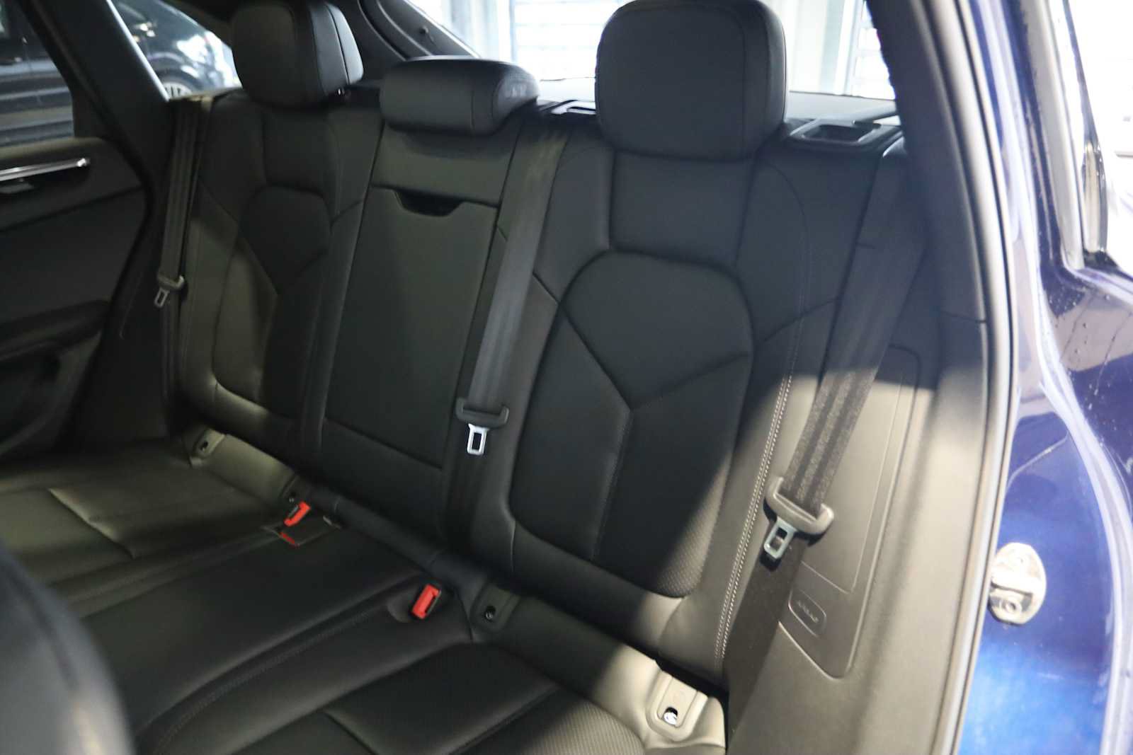 Used 2025 Porsche Macan AWD/4WD image 19