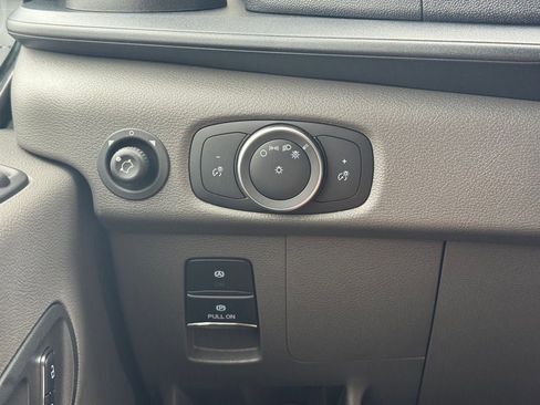 New 2025 Ford Transit 250 148 Medium Roof image 21