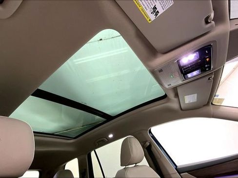 Used 2025 Volkswagen Atlas SEL Premium R-Line image 22