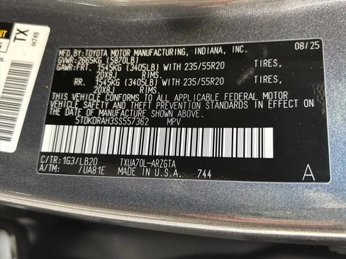 Used 2025 Toyota Highlander Limited image 30