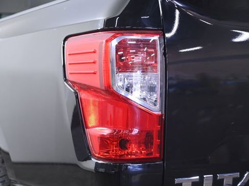 Used 2018 Nissan Titan S RWD image 6