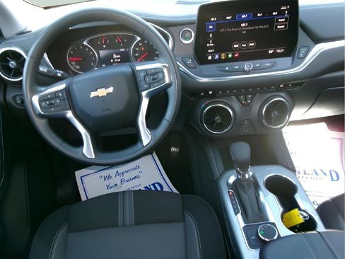 Used 2025 Chevrolet Blazer LT FWD image 11