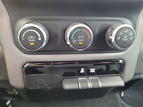 Used 2021 RAM 1500 Big Horn image 24
