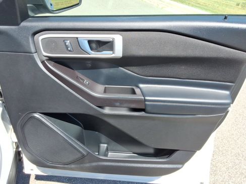 Used 2020 Ford Explorer XLT AWD/4WD image 26