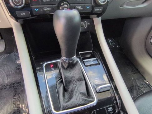 Used 2024 Jeep Compass Limited AWD/4WD image 19