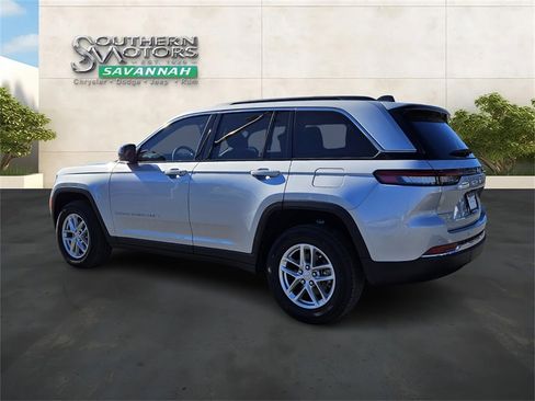 Certified 2025 Jeep Grand Cherokee Laredo X w/ Luxury Tech Group I image 3