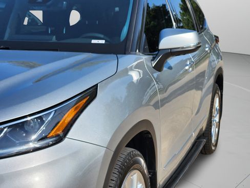 Used 2021 Toyota Highlander Limited FWD image 42