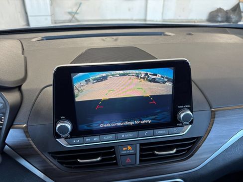 Used 2025 Nissan Altima 2.5 SV FWD image 23