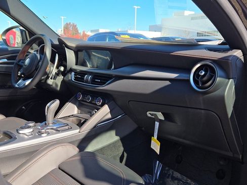 New 2025 Alfa Romeo Stelvio Sprint image 7
