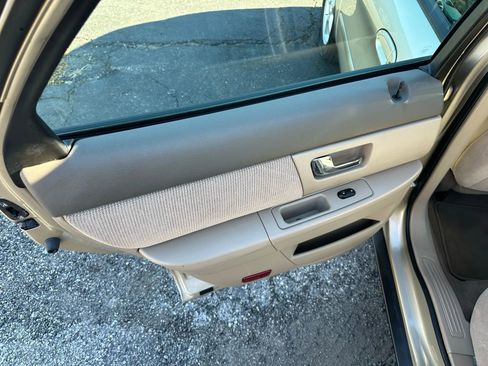 Used 2001 Ford Taurus SE image 28