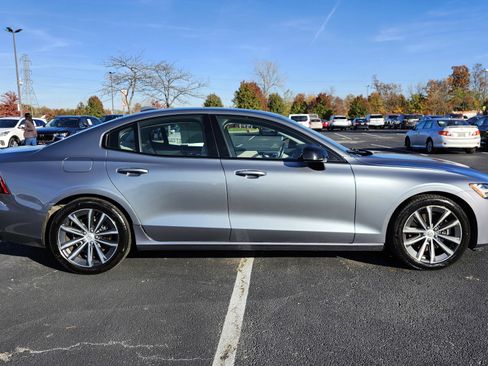 Used 2021 Volvo S60 T5 Momentum image 12