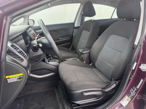Used 2018 Kia Forte LX image 9