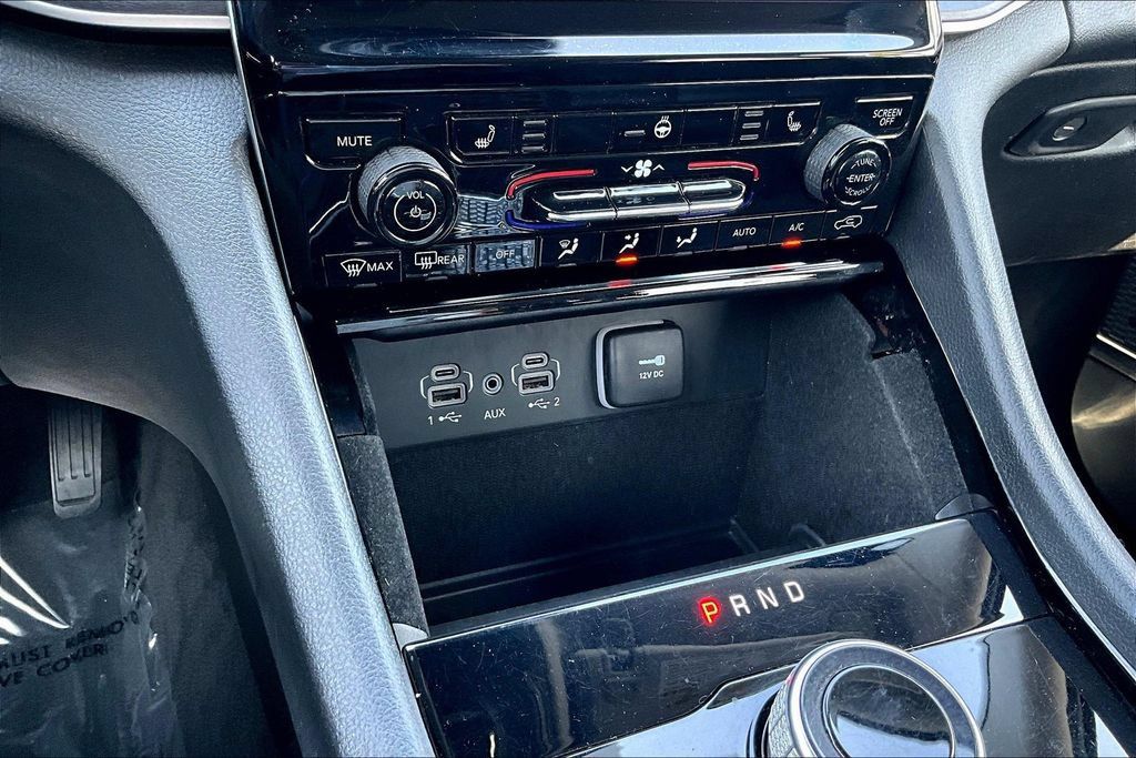 Used 2021 Jeep Grand Cherokee L Limited RWD image 15