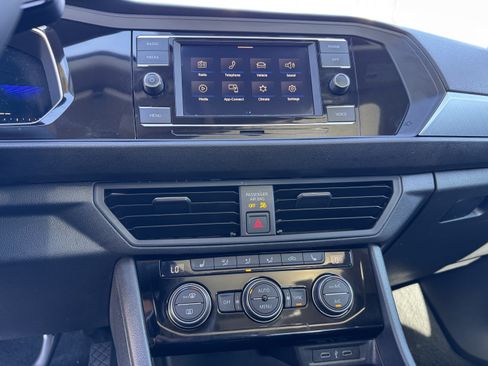 Used 2022 Volkswagen Jetta SE w/ Panoramic Sunroof Package FWD image 24