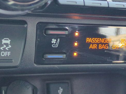 Used 2020 Toyota RAV4 Limited image 21