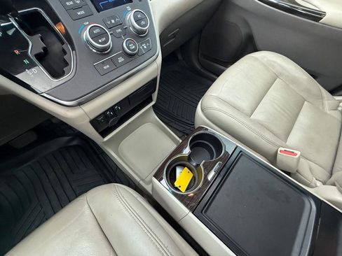 Used 2017 Toyota Sienna XLE w/ XLE Navigation Package image 22