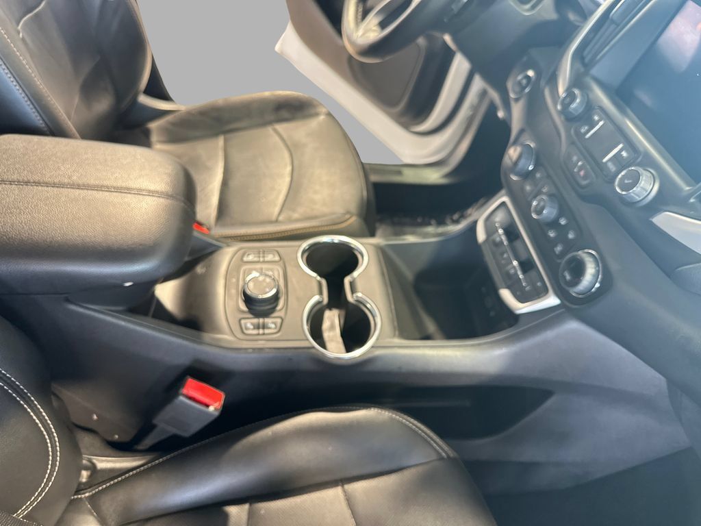 Used 2024 GMC Terrain SLT AWD/4WD image 22
