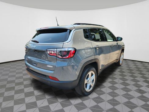 Used 2023 Jeep Compass Latitude w/ Convenience Group AWD/4WD image 4