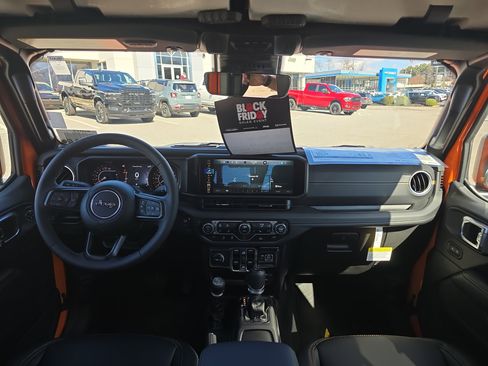 New 2025 Jeep Gladiator Sport image 17