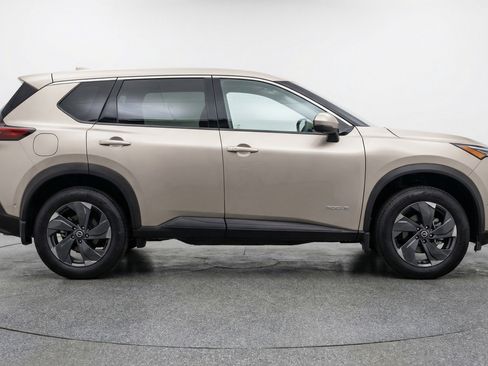 Used 2025 Nissan Rogue SV AWD/4WD image 11