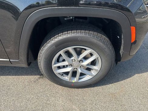 New 2026 Jeep Grand Cherokee Laredo AWD/4WD image 9