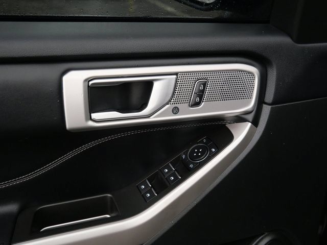 Used 2023 Ford Explorer Limited AWD/4WD image 17
