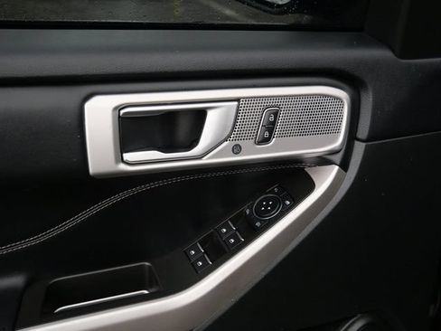 Used 2023 Ford Explorer Limited AWD/4WD image 17
