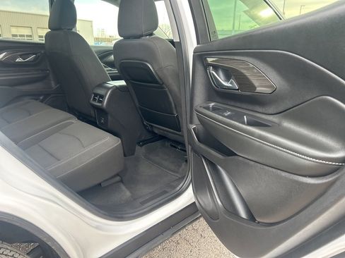 Used 2024 GMC Terrain SLE image 22
